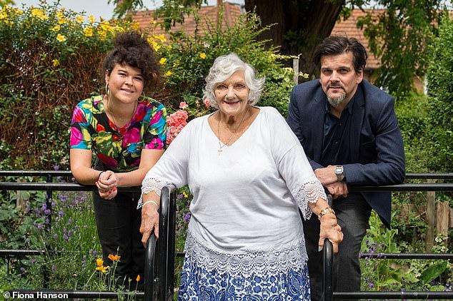 A primit o moștenire uluitoare, la 80 de ani! „Am aflat totul dintr-o scrisoare. Mai întâi, am aruncat-o cât colo, pentru că am crezut că cineva își bate joc de mine”