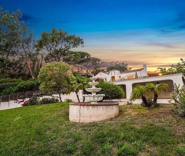 O vilă uluitor de luxoasă a fost pusă la vânzare cu 2.400.000 de euro, dar nimeni nu și-ar dori să trăiască în ea! Motivul îți dă fiori reci pe șira spinării! Foto