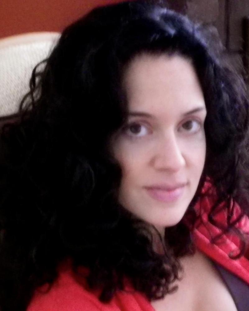 Avea 21 de ani când s-a trezit, peste noapte, cu părul complet alb: „Mi-a fost rușine. Nu mai trebuie să ne ghidăm după standardele clasice de frumusețe!”