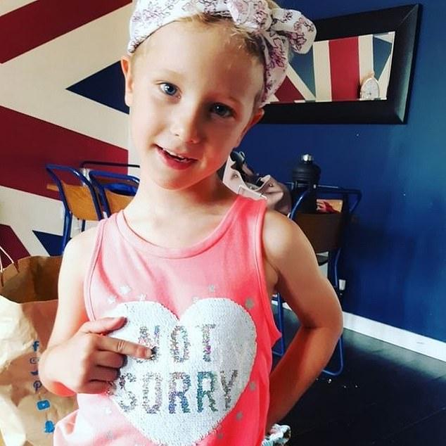 „Fiul meu adoră să se machieze și poartă doar rochițe”! Mama își încurajează copilul să își asculte inima, nu regulile impuse de alții