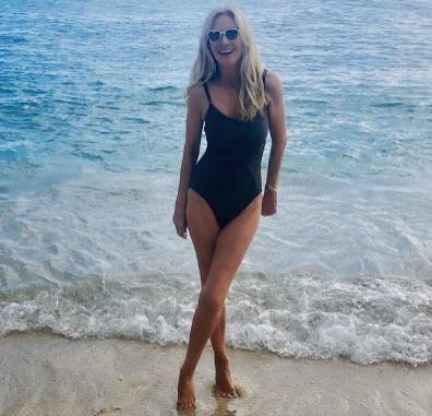 O mamă de 64 de ani a pus internetul pe jar cu modul în care arată! Mulți au confundat-o cu fiica ei!