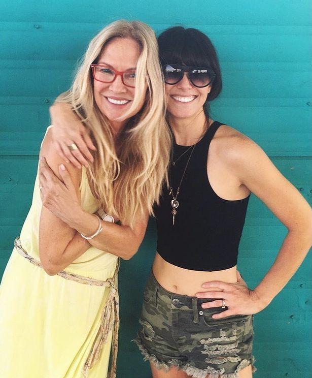 O mamă de 64 de ani a pus internetul pe jar cu modul în care arată! Mulți au confundat-o cu fiica ei!