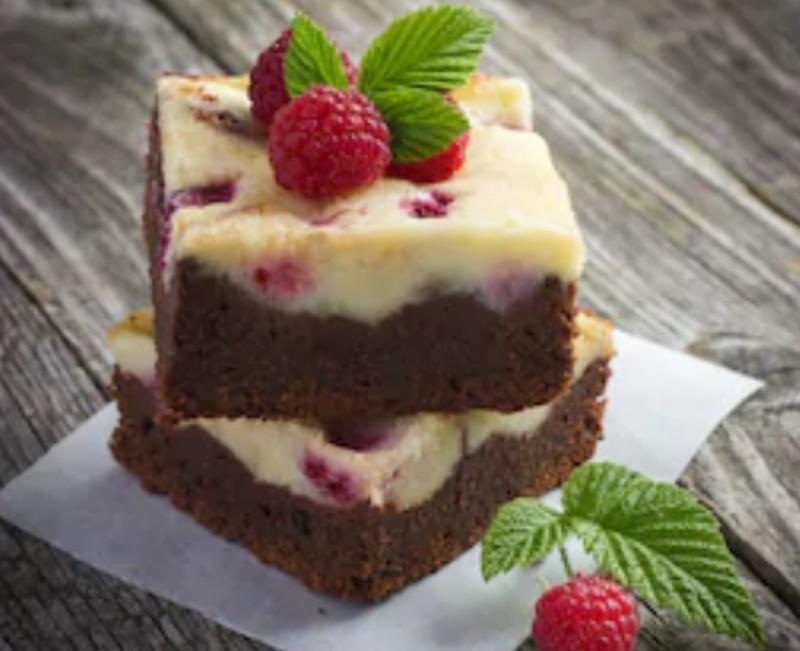 Cum preparăm cea mai delicioasă rețetă de Negresă cu cremă de brânză și zmeură