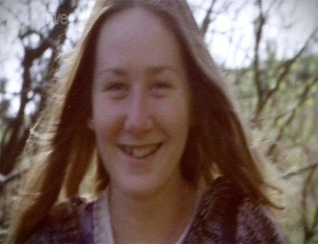 Răpită din fața casei, ținută ca „sclav sexual” și încuiată într-un sicriu, 23 de ore pe zi. Tânăra care a supraviețuit șapte ani în Iad