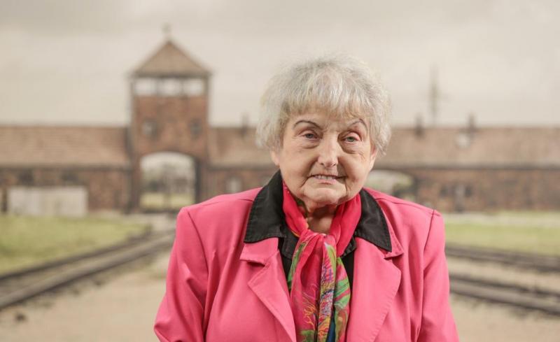 A murit Eva, una dintre gemenele supravieţuitoare a experimentelor doctorului diabolic de la Auschwitz: "Ne-a injectat în ochi. Tot corpul s-a umflat"