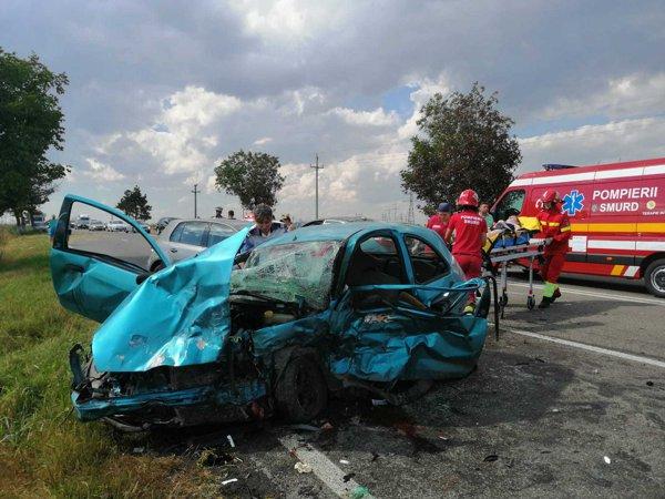 Carambol pe DN 2A, după impactul dintre trei maşini: Trei persoane au fost rănite