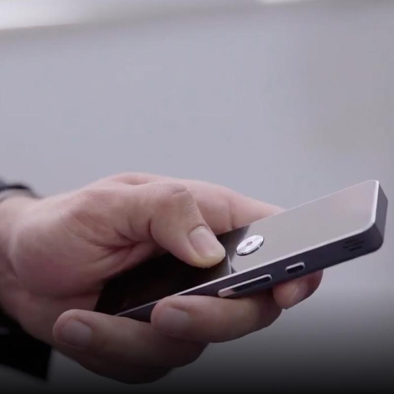 O invenție japoneză te ajută să treci peste bariera comunicațională vorbind peste 40 de limbi străine