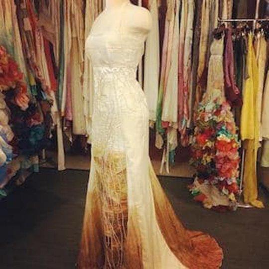 A vrut să fie admirată în rochia de mireasă, dar a primit un val de critici: „Ce e aia?! Dă-o jos, arde-o și cumpără alta!”