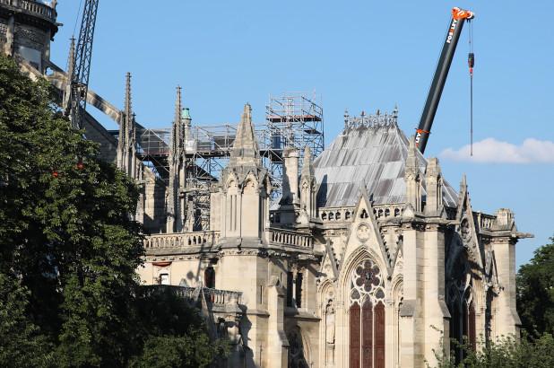 Străzile din jurul Catedralei Notre-Dame închise din cauza contaminării cu plumb. Autoritățile vor curăța zona cu gel absorbant