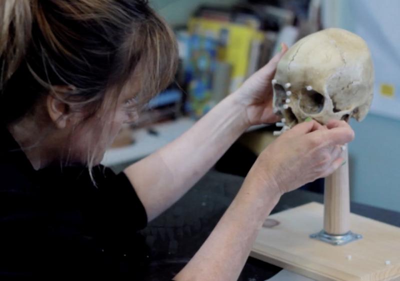 Artist criminalist FBI reconstuie chipuri umane din rămășițe osoase! Ce se ascunde în spatele rezolvării unor cazuri de criminalitate!