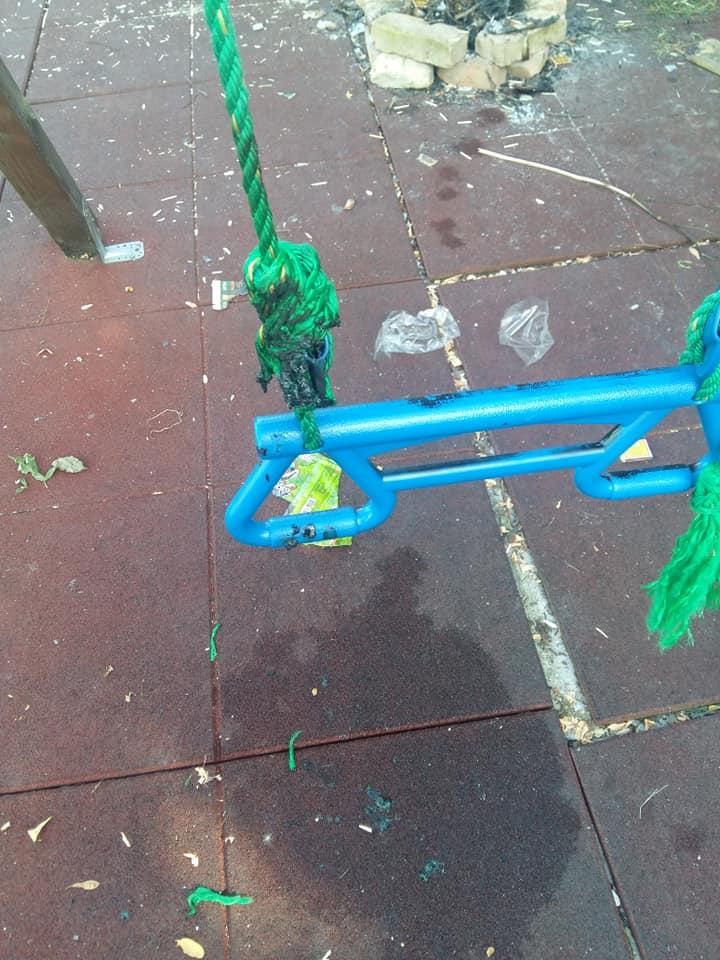 Foc de tabără într-un loc de joacă din Slatina: „Ce s-a întâmplat acolo nu mai e nesimțire, e mult mai mult“