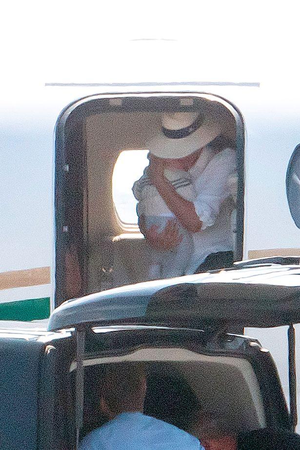 Meghan Markle a iscat un nou scandal de proporții! Apare în fotografii compromițătoare! „Ea și prințul Harry sunt niște ipocriți!” - Foto