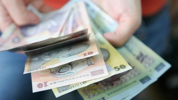 Taxă nouă! Românii vor scoate din buzunare mai mulți bani în perioada următoare