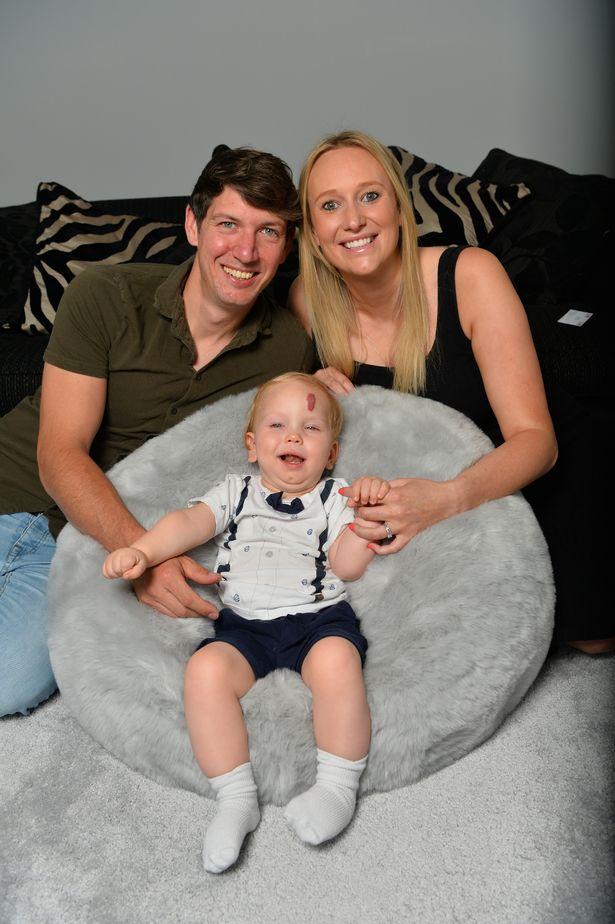 „Când s-a născut, mi-au spus că este mort”. Șapte minute mai târziu, inima lui a început să bată. Acum, bebelușul care a învins moartea are nevoie de ajutor