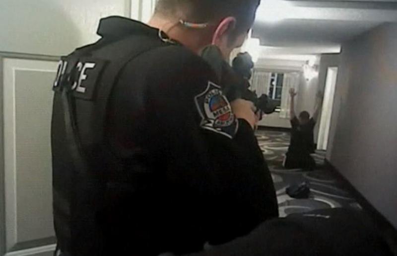 O femeie a fost împușcată mortal după ce un ofițer de poliție a vrut să împuste un caine vagabond