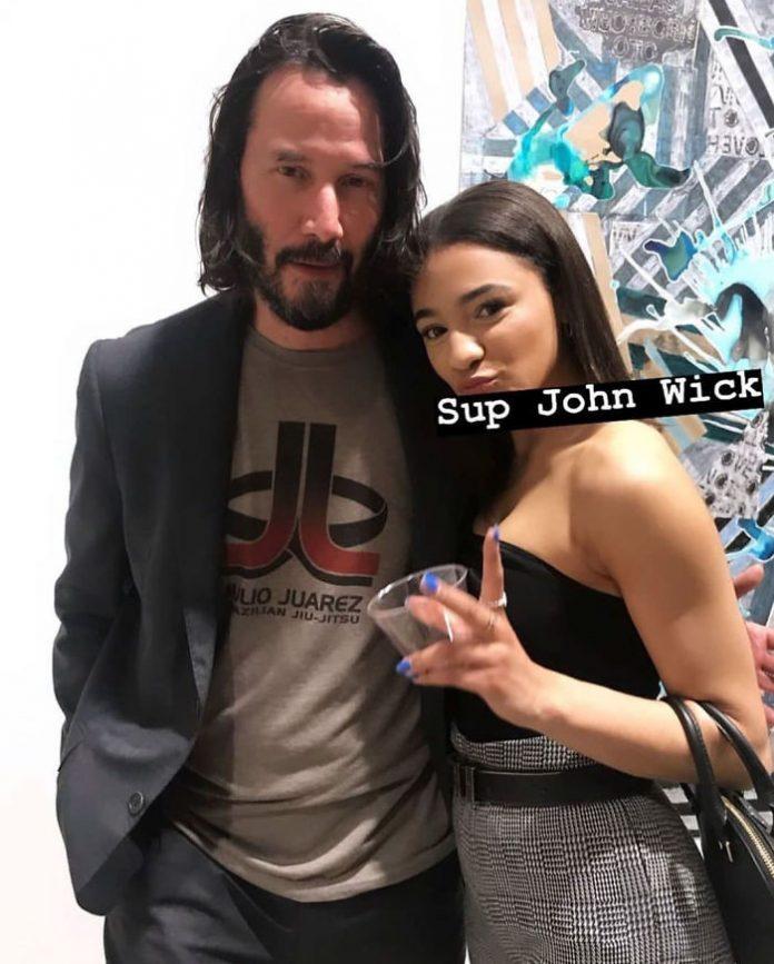 Keanu Reeves nu atinge oamenii care fac poze cu el! Îndrăgitul actor evită contactul fizic