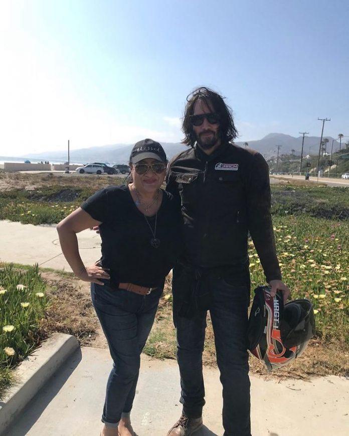 Keanu Reeves nu atinge oamenii care fac poze cu el! Îndrăgitul actor evită contactul fizic