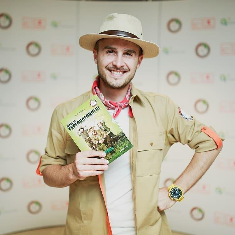 De la navigator, la membru într-o trupă de muzică pop-dance, iar mai apoi coprezentator la televiziune. Cam așa arată ascensiunea lui Șerban Copoț, coprezentatorul emisiunii IUmor