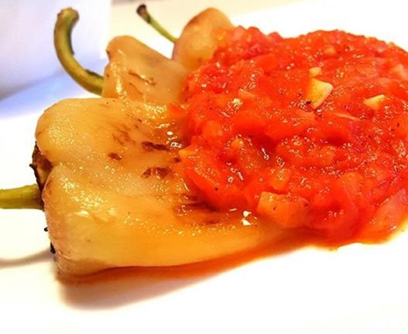 Trei rețete de salată de ardei copți ce te vor cuceri instant!