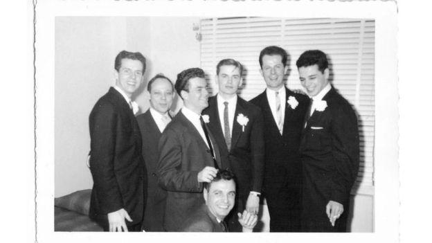 Misterul unei nunți din 1957. Doi bărbați s-au căsătorit cu 50 de ani înainte de a fi legalizate căsătoriile dintre persoanele de același sex FOTO