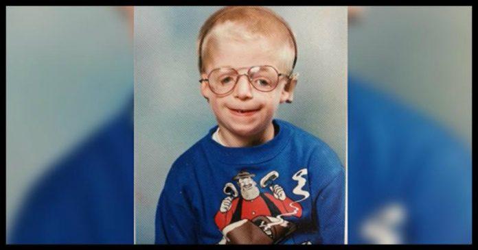 Video - "M-ați născut și m-ați aruncat în stradă. Vă iert!" După 33 de ani, copilul cu chip de "monstru" luptă pentru viață!