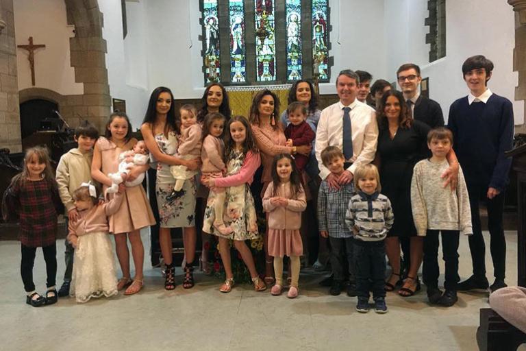 Până la 40 de ani a născut 21 de copii! ”Suntem dependenți de toți acești copii. Ne plac la nebunie!” Povestea impresionantă a celei mai numeroase familii