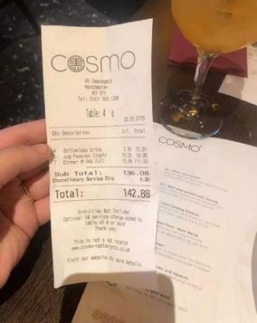 A avut un șoc imens chiar de ziua ei! Tânăra din imagine a fost abordată din senin de un bărbat dubios. ”Bănuiesc că este fotbalist...”