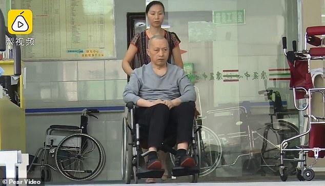 A stat în comă cinci ani, timp în care soția nu s-a dezlipit de patul lui! Bărbatul a deschis ochii și i-a făcut o mărturisire emoționantă