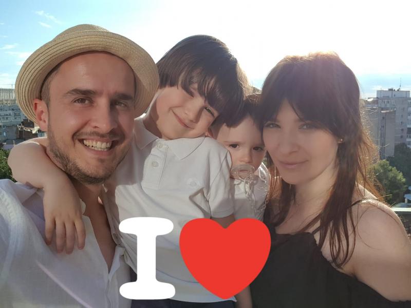 Prezentatorul iUmor, Șerban Copoț, își pregătește copiii de prima zi de școală și grădiniță: „Am emoții mai mari pentru cel mic!” - Foto