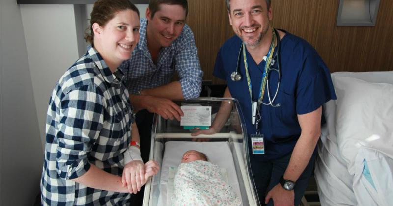 Se întâmplă o dată la 48 de milioane de nașteri! Fetița pare normală, dar ascunde un detaliu care o face unică!