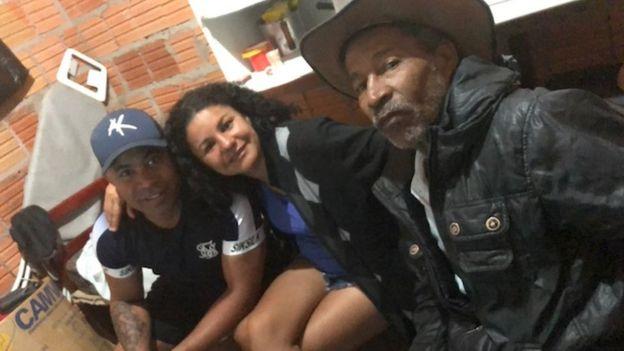 După trei decenii de căutare, un bărbat și-a găsit tatăl cu trei luni înainte să moară. „Am întâlnit un străin”