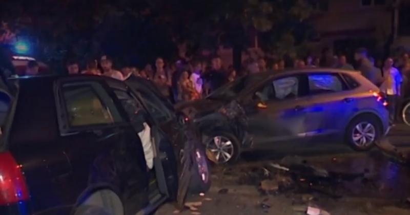 Cursă nebună la Timișoara! O mașină a lovit un taxi, a zburat prin aer și apoi a căzut pe un vehicul (VIDEO)