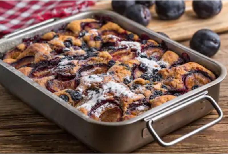 Prăjitură cu prune și afine. O combinație ce te va cuceri instant!