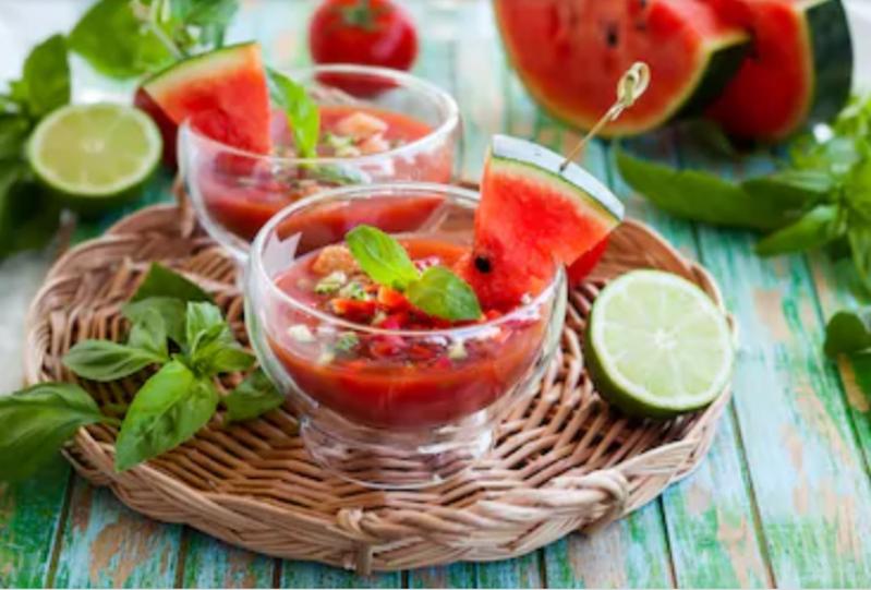 Rețeta Gazpacho de pepene roșu, sau Supă rece de pepene roșu. Gustoasă, revigorantă și hidratantă, perfectă pentru o zi de vară, caniculară!