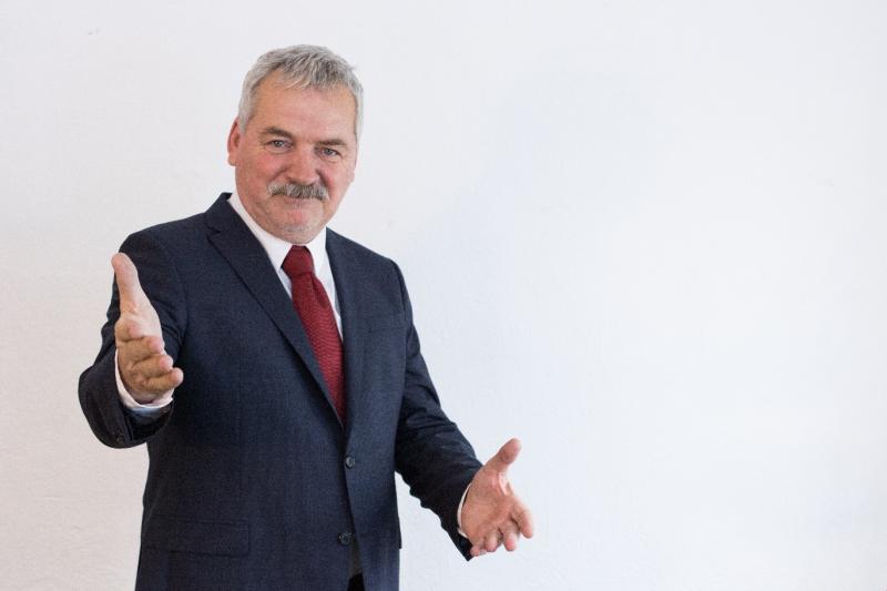 Teodor Corban, interpretul primarului din Mangalița:  “Filmam câte 12 ore pe zi. A fost un fel de militărie”