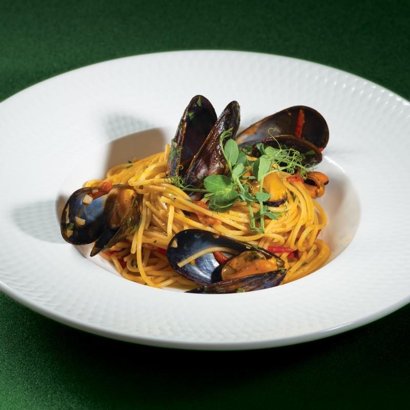 Chef Sorin Bontea lansează „Rețete fără frustrări pentru persoanele cu gută”