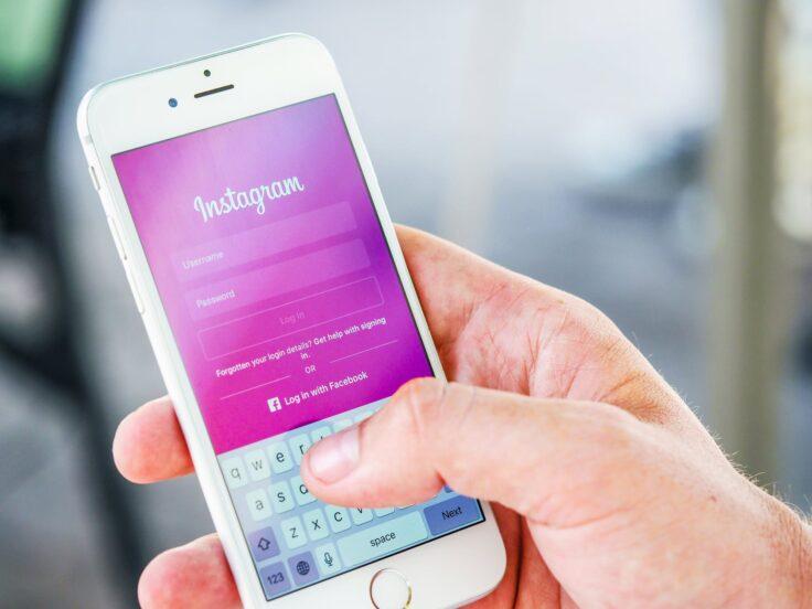 Adolescenții sunt avertizați cu privire la un individ care le trimite mesaje inadecvate pe Instagram