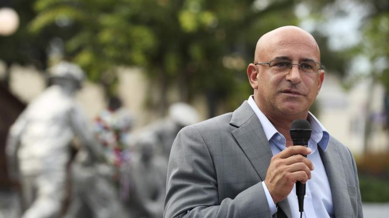 „M-am trezit cu o mână amputată în brațe! M-am gândit că sunt ca și mort și că sunt un nemernic!”. Amintirile terifiante ale unui erou de la World Trade Center