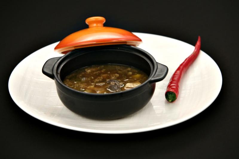 În ediția 2 a sezonului 7, chefii Bontea, Dumitrescu și Scărlătescu au degustat supă filipineză de intestine