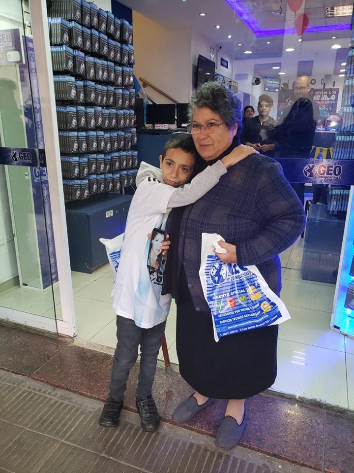 Și-a pierdut telefonul în care avea poze și înregistrări cu mama sa moartă: "Când îmi e dor de ea, îi ascult vocea. Ajută-mă să-l găsesc!"