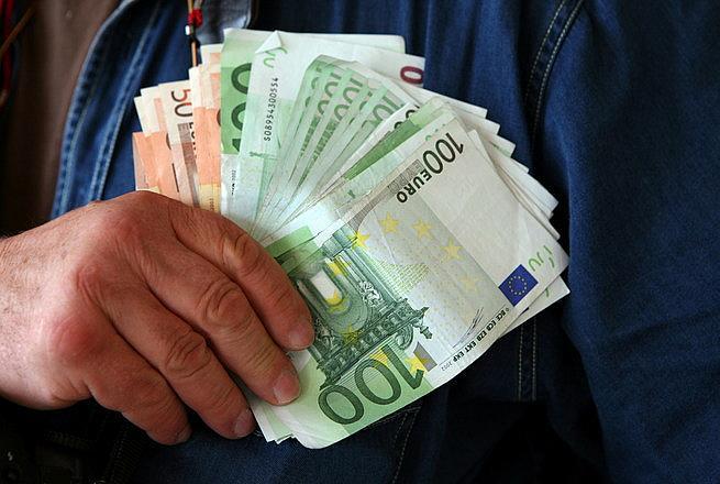 Se dau mii de euro pentru români, dacă îndeplinești o condiție! Ce trebuie să faci