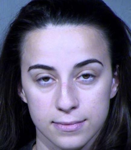 O profesoară este acum cercetată după ce un elev de-al ei, în vârsta de 15 ani, a recunoscut că a primit fotografii explicite cu ea