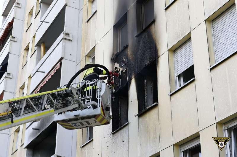 Incendiu provocat de o trotinetă electrică. Zece persoane au avut nevoie de îngrijire medicală