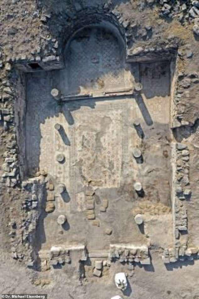 FOTO - Dovada reală că Iisus a hrănit 5.000 de oameni cu cinci pâini. Minunea Fiului lui Dumnezeu a stat ascunsă sub cenușă 1.500 de ani.