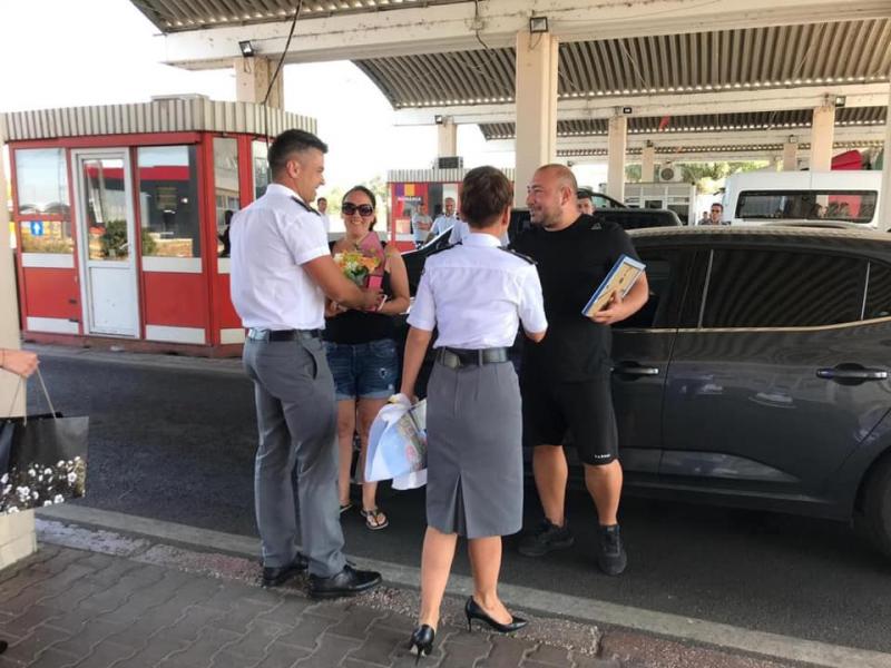 Românul care a salvat doi oameni de la înec în Bulgaria, primit ca un erou la intrarea în țară: „Am rămas fără aer”