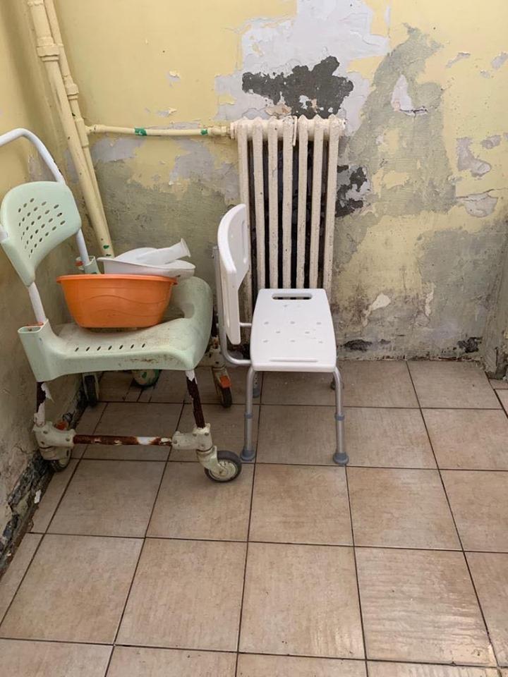 Toalete insalubre și tavane din care picură apă, la Spitalul Județean din Constanța! Imaginile sunt revoltătoare