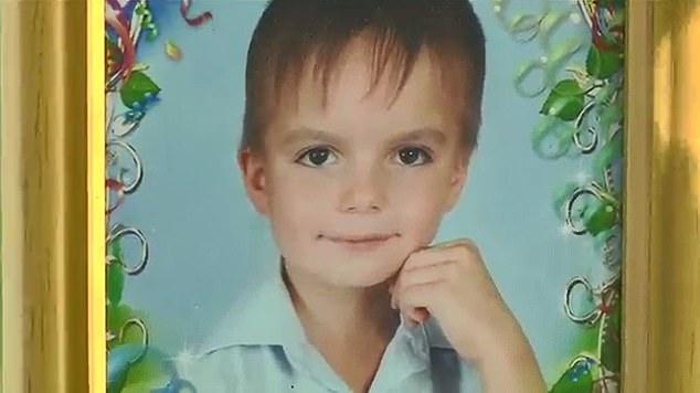 Anton avea opt ani și a murit zdrobit de asfalt. Bătut de părinți, s-a aruncat pe geam pentru a scăpa de lovituri: "L-au găsit cu hainele rupte de la bătaie"