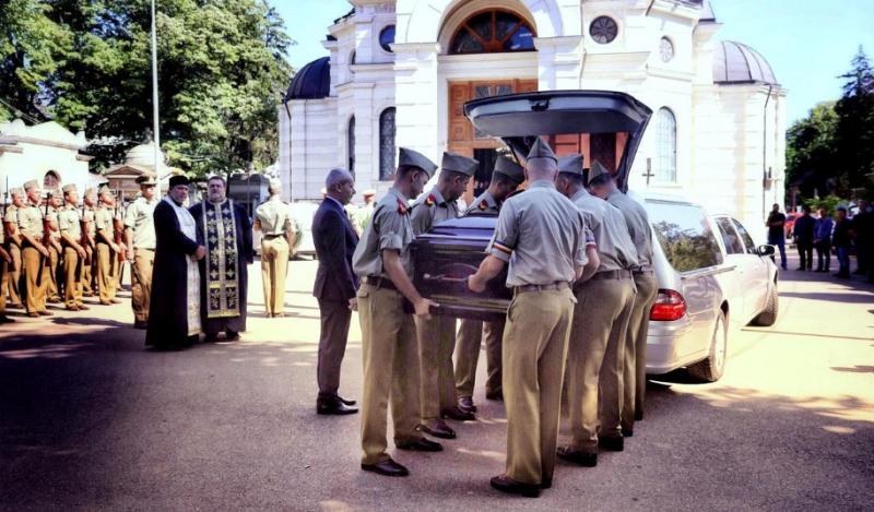 Durere imensă la înmormântarea lui Alexandru Darie! Imagini sfâșietoare! Foto
