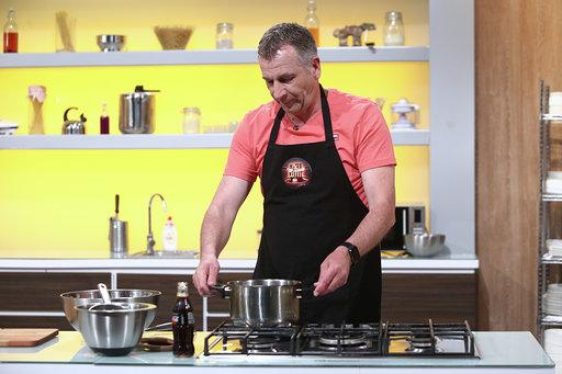 Cuza Dorin i-a făcut să radă cu lacrimi pe jurații Chefi la Cuțite