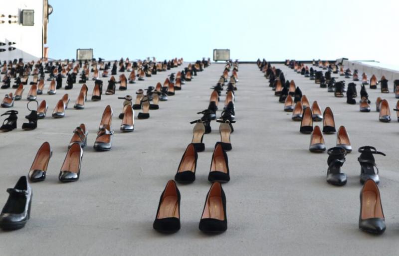 Gest remarcabil! 440 de perechi de pantofi, evidențiază abuzurile domestice asupra femeilor